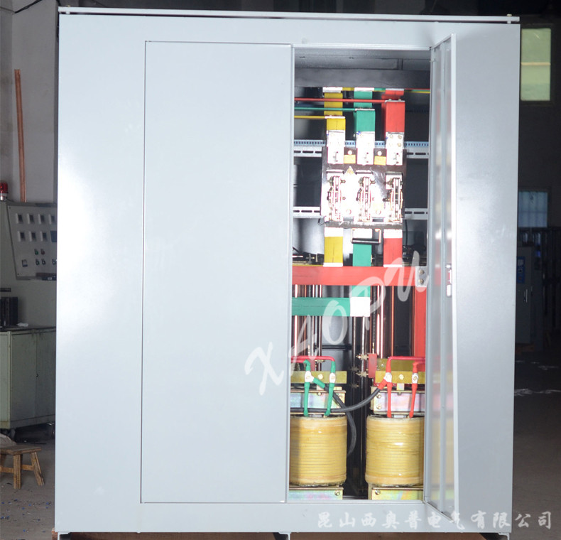 SBW-600KVA三相全自動補償式大功率電力柱式穩壓器柜